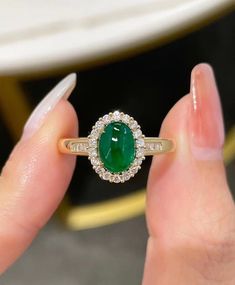 18K Gold Emerald Rings Product Information Material:18K Yellow Gold Emerald:1.0-1.2ct approx Diamond:0.36ct approx Ring Size:15#   **If you have any questions, please feel free to convoy us, thank you for shipping with us** Green Emerald Ring Vintage, Vintage Green Jewelry, Emerald Ring With Diamonds, Emerald Ring Design, Gold Emerald Ring, Funny Status, Emerald Ring Vintage, Emerald Rings, Green Emerald Ring