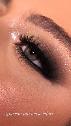 Black Prom Makeup, Shimmery Eye Makeup, Machiaj Smokey Eyes, Makeup Aesthetic Ideas, Makeup Bag Aesthetic, Makeup Wallpaper, Nail Makeup, Apply Eyeshadow, Prom Eye Makeup