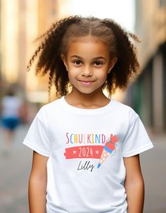 Personalizable school T-shirt for the start of school - school enrollment 2024 - schoolchild 2024 T-shirt made of 100% cotton100% cotton -Magical T-shirt for children for the first day of school or as a gift for starting school. Personalizable with your own name and the lettering "school child" and a beautiful print, the outfit is perfect for the first day of school. -When school starts, a new adventure begins for the children - they are finally schoolchildren! A personalized shirt with their ow White School Spirit T-shirt, School Spirit Tops With Name Print For School Events, Crew Neck Tops For Back To School Events, White School Spirit T-shirt For Back To School, Pre-shrunk T-shirt For End Of School Year Events, Pre-shrunk T-shirt For College And Back To School, White Back To School T-shirt For College, Back To School Spirit T-shirt With Name Print, College T-shirt With Name Print For Back To School