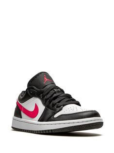 Tenis Air Jordan, Tenis Air, Black White Sneakers, Black And White Sneakers, Jordan Air, Air Jordan 1 Low, Jordan 1 Low, Low Sneakers, Air Jordan 1