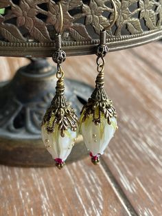 Lampwork Glass Flower Earrings Glass Flower Earrings, Hand Sculpture, Fairy Jewelry, Flower Beads, All Craft, Glass Artists, Beaded Flowers, Flower Earrings, Jewelry Crafts