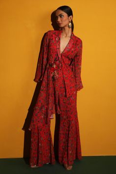 Buy Red Georgette Floral Venice Asymmetric Jacket And Pant Set For Women by Miku Kumar Online at Aza Fashions. Coat Dresses For Women Pakistani, Indowestern Jackets For Women, Printed Coord Sets Indian, Asymmetrical Jacket, Reception Bride, Party Reception, Diwali Outfits, Asymmetric Jacket, Red Floral Print