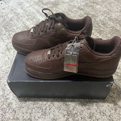 Brand New Nike Af1 Brown In Original Box Brown Nike Shoes, Shoes Af1, Nike Air Max 2090, Nike Foamposite, White Basketball Shoes, Track Shoes, Nike Vapormax, All Nike Shoes, Nike Roshe Run