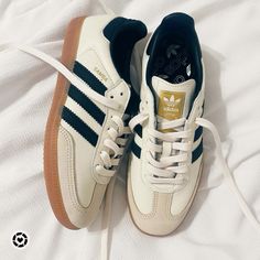 Aesthetic Women Shoes, Fall Sneakers Women, Shoes Inspo 2024, Sneaker Inspo Women, Cool Girl Sneakers, It Girl Sneakers, Aesthetic Adidas Shoes, Shoe Inspo Sneakers, It Girl Shoes