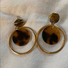 Gold Hoops With Tortoise Accent - Never Worn Elegant Tortoiseshell Hoop Earrings, Elegant Tortoiseshell Round Hoop Earrings, Tortoiseshell Hoop Earrings For Gift, M Jewelry, Gold Hoops, Earrings Color, Brown Gold, Tortoise, Jewelry Earrings