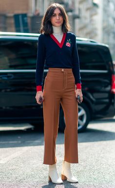 Preppy Mode, Boots Outfit Ankle, 70s Inspired Fashion, 70s Outfits, Look Retro, Ropa Diy, Street Style Trends, Modieuze Outfits