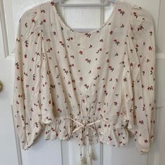 Nwot Size S Off White Tops For Daywear In Fall, Casual Off-white Blouse For Fall, Casual Off White Blouse For Fall, Casual Cream Blouse For Spring, Off White Tops For Spring Brunch, Off White Blouse For Day Out In Fall, Off White Blouse For Fall Day Out, Off White Long Sleeve Top For Spring, Cream Tops For Spring Daywear