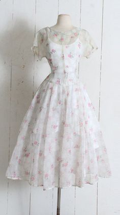 1950s Dresses Vintage, Robes Vintage, Vintage 1950s Dress, Hearts And Roses, Club Party Dresses, Vintage 1950s Dresses, Skirt Maxi, Beauty Dress, 1950s Dress