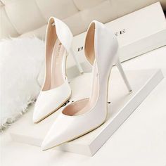 These Are White Heels With A Pointy Toe And Stiletto Heel. The Heel Is Approximately 4 Inches Tall. Hoco Heels, Navy Blue High Heels, White Stiletto Heels, Graduation Heels, Cream High Heels, Princess Heels, White Heels Wedding, White Pump, High Heels For Prom