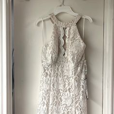 Ivory/Nude Size 8 Nightway (Nw) Brand White Sleeveless Gown With Lace Trim, Cream Maxi Dress For Prom, White Gown With Scalloped Lace, Beige Lace Floor-length Maxi Dress, Cream Lace Maxi Dress For Party, Beige Lace Bridesmaid Dress, Bridesmaid Beige Lace Dress, Cream Lace Bridesmaid Gown, Cream Bridesmaid Dress With Lace Bodice