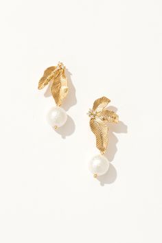 Whimsical leaf motifs paired with timeless pearl elegance. Elegant Leaf-shaped Earrings For Formal Occasions, Elegant Leaf-shaped Formal Earrings, Elegant Leaf-shaped Earrings, Elegant Leaf-shaped Jewelry With Matching Earrings, Elegant Leaf-shaped Jewelry For Formal Occasions, Elegant Leaf-shaped Formal Jewelry, Elegant Leaf-shaped Jewelry For Party, Elegant Leaf-shaped Party Jewelry, Elegant Leaf-shaped Earrings For Party