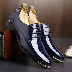 <p>Shoes+Detail</p>  +++++++++++++++++++  ++++++++++++++++++++<p><strong>Upper:</strong>+High+Quality<span+style="color+:#539B00"<p>+PU+Leather<p>  ++++++++++++++++++++++++++++++++++++++++++++++++++++++++++++++++++++++++<p><strong>Inner:</strong>+Soft+Leather</p>  ++++++++++++++++++++++++++++++++... Wedding Shoes Black, Wedding Shoes Men, Red Dress Shoes, Winter Wedding Shoes, Fall Winter Wedding, Patent Leather Oxfords, Men's Wedding Shoes, Formal Mens Fashion, Mens Fashion Smart