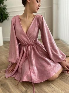 Pink Dress Jewelry Ideas, Teuta Matoshi, Pink Mini Dress, Elegant Dresses Classy, Ootd Ideas, Evening Outfits, Princess Style, Moda Vintage, Long Puff Sleeves