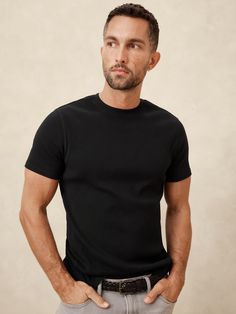 Classic Fitted Ribbed T-shirt, Everyday Ribbed T-shirt, Fitted Ribbed Crew Neck T-shirt, Classic Stretch Crew Neck T-shirt, Ribbed Fitted Crew Neck T-shirt, Basic Fitted Crew Neck T-shirt, Classic Fitted Crew Neck T-shirt, Solid Fitted T-shirt With Ribbed Neckline, Cotton Crew Neck Top With Ribbing