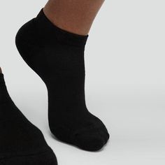 Made from a Merino wool blend, our low-cut ankle socks feel impossibly soft and stretchy, while keeping your feet cool and dry. Casual Socks With Arch Support, Comfortable Lightweight Black Socks, Sporty Lightweight No-show Socks, Sporty No-show Lightweight Socks, Casual No-show Socks With Arch Support, Comfortable Stretch Lightweight Socks, Stretch No-show Socks With Arch Support, Lightweight Stretch No-show Socks, Micro-elastic No-show Anti-odor Socks