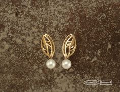 See yourself in nature – ￼ZEALmetal Handcrafted 18kt yellow gold, pieced, and textured leaf motif earrings with a beautiful 8 mm round cultured white pearl dangle. See Yourself, Leaf Motif, Handcrafted Rings, Handcrafted Earrings, White Pearl, In Nature, Red Gold, Pearl White, Colored Diamonds