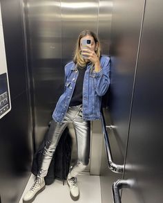 Silver Pants Street Style, Docs Platform, Dress Spring 2023, Pants Crochet, Trend Outfits