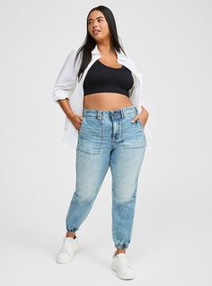 Jogger Super Stretch Mid-Rise JeanJogger Super Stretch Mid-Rise Jean, MAGNETIC Jean Jogger Outfits Women, Jogger Jeans Outfit, Black Beachwear, Kimono Shrug, Fly Free, Sheer Shorts, Summer Lookbook, Black Wedding Dresses, Everything Pink