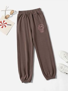 Girls Letter & Expression Print Elastic Waist Joggers Mocha Brown    Cotton Graphic,Letter  Slight Stretch All Tween Girls Clothing, size features are:Bust: ,Length: ,Sleeve Length: Cute Shein Outfits For School, Cute Sweatpants, Girl Sweatpants, Shein Outfits, Easy Trendy Outfits, Mocha Brown, Sporty Girls