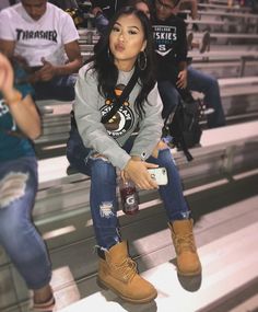 Fall Outfits Timberland Boots, Cute Outfits With Timberland Boots, Womans Timberland Outfits, Women Timberland Outfit, How To Wear Timberlands Women, Tim’s Outfits Women, Female Timberland Boots Outfits, Tim Boots Outfit, Botas Timberland Mujer Outfit