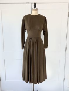 "Kay unger 1980s wool army green long sleeve dress with cinched waist & pleated skirt. In excellent vintage condition Lined bust area B: 32\" W: 26\" H: up to 48\" L: 51\"" Vintage A-line Midi Dress For Fall, Vintage Long Sleeve Pleated Dress, Vintage Long Sleeve Pleated Midi Dress, Green Vintage Dress For Fall, Vintage Green Midi Dress For Fall, Green Vintage Midi Dress For Fall, Classic Vintage Fashion Dresses For Fall, Vintage Green Long Sleeve Midi Dress, Retro Pleated Dress For Fall