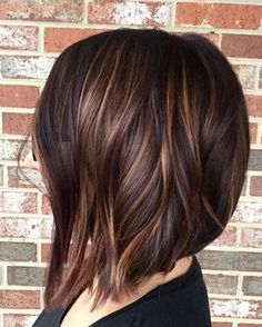 Are you looking for hair color dark hairdos 2018? See our collection full of hair color dark hairdos 2018 and get inspired! Highlight Hairstyle, Popular Short Haircuts, Spanish Woman, Dark Brown Hair Color, Penteado Cabelo Curto, Hair Color And Cut, 짧은 머리, Hair Color Dark