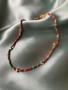 Red and green christmas necklace The whole length of the necklace (including extension) is 45cm. If you have any questions, please message me! Beaded Christmas Necklace, Beaded Necklace Red, Beaded Christmas Jewelry, Christmas Beaded Necklace, Christmas Bead Necklace, Necklace Seed Beads, Festival Necklace, Christmas Jewellery, Red And Green Christmas