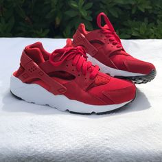 Brand New Nike Huaraches 5y! University Red Low-top Sneakers For Spring, Spring University Red Low-top Sneakers, Red Cushioned Sneakers For Spring, Nike Red Spring Sneakers, Nike Red Sneakers For Spring, Red Nike Sneakers For Spring, Red Sneakers For Sports In Spring, Nike Tennis, Nike Tennis Shoes