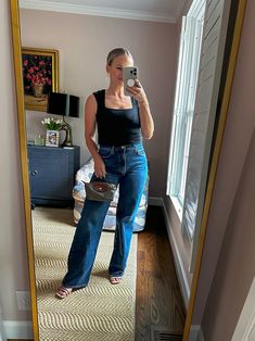 How to Style Wide Leg Jeans (and what shoes to wear with them) Straight Leg Jeans Outfits, Jeans Outfit Fall, Trendy Denim, Denim Trends