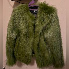 Lightly Worn Bright Green Feaux Fox Fur Coat. Very Warm Super Soft Feaux Fur Shell With Animal Print Black Rayon Lining. Xs Fits A 5,2” 130lb Person Perfectly To Snug Fuzzy Coat, Fox Fur Coat, Teddy Jacket, Green Coat, Fox Fur, Bright Green, Making Money, Fur Coat, Animal Print