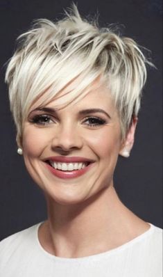 Modern trendy hairstyle ideas | Hair tips Bobbed Hair, Short White Hair, Funky Short Hair, Vlasové Trendy, Super Short Hair, Edgy Short Hair