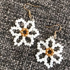 Big floral white and golden earrings made with glass beads. Big Floral, Beaded Earring, Seed Bead Patterns, Golden Earrings, Floral White, Flower Bracelet, Bead Patterns, Gold Beads, Seed Bead