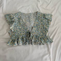 Ditsy Floral Flutter Sleeve Tie Front Top Cropped Fit Super Cute With A Bralette Underneath Size Small Nwt Summer Blue Tops With Ditsy Floral Print, Summer Blue Top With Ditsy Floral Print, Easy Shirts To Sew, Clothing Cabinet, Front Tie Dress, Babydoll Shirt, Fashion Top Outfits, Modest Dresses Casual, Tie Front Top