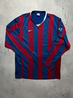 Nike Crystal Palace 2009-10 Home Longsleeve Jersey T-Shirt Size Men's / US XL / EU 56 / 4 Color Blue / red Condition Gently Used The material is pleasant to the body. In a good condition. Fast sending! Condition : 9/10 Chest - 61 cm Length - 77 cm Shoulders - 50 cm Sleeve Length - 65 cm - ALL ITEMS ARE HEAT TREATED AND WASHED BEFORE SHIPPING - FOLLOW MY STORE - SEE MY OTHER ITEMS Team-colored Long Sleeve Sports Top, Team-colored Long Sleeve Tops For Sports, Team-colored Long Sleeve T-shirt With Graphic Print, Team-colored Long Sleeve T-shirt For Sports, Red Long Sleeve Sports T-shirt, Red Long Sleeve Sports Top, Red Long Sleeve Shirt For Streetwear, Crystal Palace, Nike Tshirt