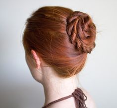 How to Do the Hairstyles from Outlander - Outlander Cast Scottish Hairstyles, Geillis Duncan, Fantasy Hairstyles, Jamie Alexander, Easy Braided Updo, Witchy Wedding, Historical Hairstyles, Medieval Hairstyles, Hairstyle Youtube