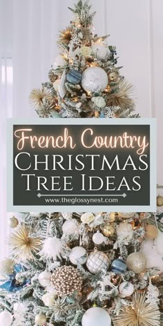 shabby chic christmas tree with gold, white, blue ornaments Country Christmas Tree Ideas, French Country Christmas Tree, French Farmhouse Christmas, Rustic Farmhouse Christmas Tree, French Christmas Tree, French Country Christmas Decor, Beautiful Christmas Wrapping, Pastel Christmas Tree, White Flocked Christmas Tree