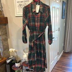 This Dress Features A Shirt-Style Collar, Long Cuffed Sleeves, And A Tie Belt At The Waist. Made Of A Soft Flannel-Like Material, It Is Perfect For Casual Or Work Occasions. Dress With Collar, Green And Red, Soft Flannel, Collar Dress, Tie Belt, Cuff Sleeves, Red Plaid, Dark Green, Shirt Style