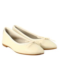 Women's ballet flat in beige leather



 Unlined full grain leather

 Padded insole



 Rubber sole



 Made in Italy




 Composition:
 Upper: 100% Leather
 Bottom: Rubber and Leather
 Insole: 100% Leather Spring Cream Leather Shoes With Rubber Sole, Beige Slip-on Ballet Flats With Removable Insole, Beige Ballet Flats With Rubber Sole, Beige Leather Sole Slip-on Ballet Flats, Beige Flat Leather Shoes With Branded Insole, Beige Ballet Flats With Flat Heel, Classic Cream Ballet Flats With Round Toe, Classic Beige Slip-on Ballet Flats, Cream Leather Closed Toe Ballet Flats