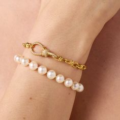 Toi et Moi Chain Bracelet - Pearls and Diamonds, 18K yellow gold (750/1000). Set with 11 akoya pearls, 8mm each. Measurements 25cm total length.