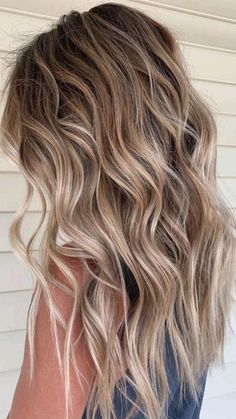 Rambut Brunette, Summer Blonde Hair, Kadeřnické Trendy, Brunette Hair With Highlights, Vlasové Trendy, Dirty Blonde Hair, Brown Hair Balayage, Blonde Hair Inspiration, Balayage Hair Blonde