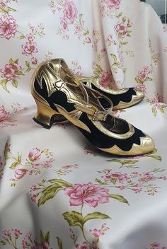 1930s Shoes, 1920s Shoes, Velvet Art, 1940s Shoes, Jazz Shoes, Court Heels, 1930s Art, Art Deco Stil, Bon Bon