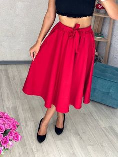 Vintage Style Skirt Free cut, voluminous Light and pleasant to the touch, comfortable elastic on the waist, pockets on the sides Women's Skirts comfotable, convenient, does not restrict movement crepe cloth suit  Midi Skirt is a wide range of sizes  44(S), 46(M), 48(L), 50(XL), 52(2XL), 54(3XL), 56(4XL), 58(5XL) Colors: black, beige, dark blue, red  Length 77 cm in sizes 44, 46, 48, 50, 52, 54  Measuring the waist on the elastic band is an important part of choosing the size  Hips freely  (S) 44 Stil Rock, Vintage Style Skirts, Skirt Ideas, Skirt High Waist, Style Rock, High Waist Skirt, Skirt For Women, Skirt Midi, Skirt Skirt