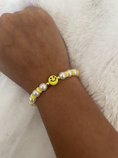 Yellow smiley braclet with clay  and peral beads 💛 Cheap Yellow Beaded Bracelets With Smiley Face, Yellow Clay Bracelet, Yellow Bracelet Ideas, Yellow Bracelet Beads, Yellow Clay Bead Bracelet, Bracelets Clay Beads, Bracelets Preppy, Smiley Bracelet, Bracelets Bff