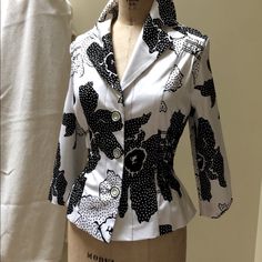 Sample Sale Piece. Fitted Cotton Shirt Jacket With Black&White Print. Labeled Sz.8... Sample Piece, Fits Closer To Sz 4-6... Pop The Collar, Wear It With Your Skinny Jeans & Heels, Your Favorite Jewelry & You’re Good To Go! Fitted White Collared Blazer, White Fitted Button-up Outerwear, Fitted White Button-up Outerwear, White Fitted Outerwear With Lapel Collar, Fitted White Outerwear For Work, Fitted White Outerwear For Spring, Jeans Heels, Jeans With Heels, Joseph Ribkoff