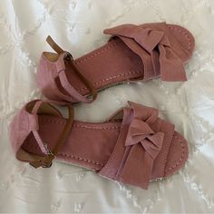 Brand New Pink Open Toe Wedge Sandals For Vacation, Pink Flat Sandals For Spring, Pink Sandals For Spring Day Out, Flat Pink Sandals For Spring, Pink Closed Toe Wedge Sandals For Beach, Cute Flat Heel Sandals For Beach, Cute Flat Heel Beach Sandals, Casual Pink Closed Toe Wedge Sandals, Cute Pink Ankle Strap Sandals