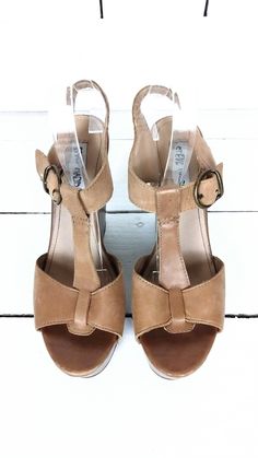 "Steve Madden open toe platform wedge sandal/t strap sandals/high heel wedge leather sandals/9 Measurements... - marked size: 9 - insole length: 10\" -width at ball: 3\" -heel: 5\" -front platform: 1.75\" Features... -genuine leather -high platform -adjustable strap -Steve Madden Condition... -great leather condition -minor scuffing on leather -minor wear on the soles and platform 1I3220*" Vintage Leather T-strap Sandals With Open Toe, Vintage Leather T-strap Open Toe Sandals, Vintage Open Toe T-strap Sandals For Summer, Leather Platform T-strap Sandals With Closed Toe, Leather T-strap Sandals With Platform And Closed Toe, Leather Closed Toe T-strap Sandals With Platform, Brown T-strap Sandals With Heel Strap And Open Toe, Leather T-strap Sandals With Platform And Ankle Strap, Brown Open Toe Wedge Sandals