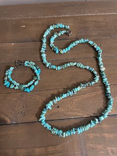 Vintage Natural Turquoise Color Apatite Chip Necklace Approx 34" Excellent condition Necklace Measures: 34" Bracelet = 7" Turquoise Chip Necklace, Chip Necklace, Natural Turquoise, Turquoise Color, Jewelry Sets, Chips, Turquoise, Bracelet, Color