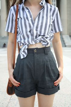 Tie at the waist to turn any button down shirt into an instant crop top. Stile Pin Up, Look Plus Size, 여자 패션, Fashion Mode, Mode Style