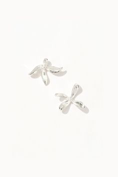 Dainty florals, kissed by silver elegance. Silver Feminine Flower Earrings For Formal Occasions, Chic Silver Flower-shaped Jewelry, Feminine Silver Flower Earrings For Party, Chic Silver Flower Earrings For Wedding, Chic Silver Flower Jewelry, Spring Flower Earrings For Parties, Elegant Spring Flower Earrings, Silver Feminine Flower Earrings, Delicate Silver Petal Earrings