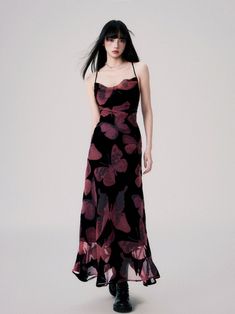 Modern Chinese Velvet Halter Dress with Open Back and Tie Detail Diy Backless Dress, Classy Cocktail Dress, Velvet Halter Dress, Cocktail Dress Classy, Dozen Roses, Velvet Dress Casual, Velvet Cocktail Dress, Elegante Casual, Butterfly Dress